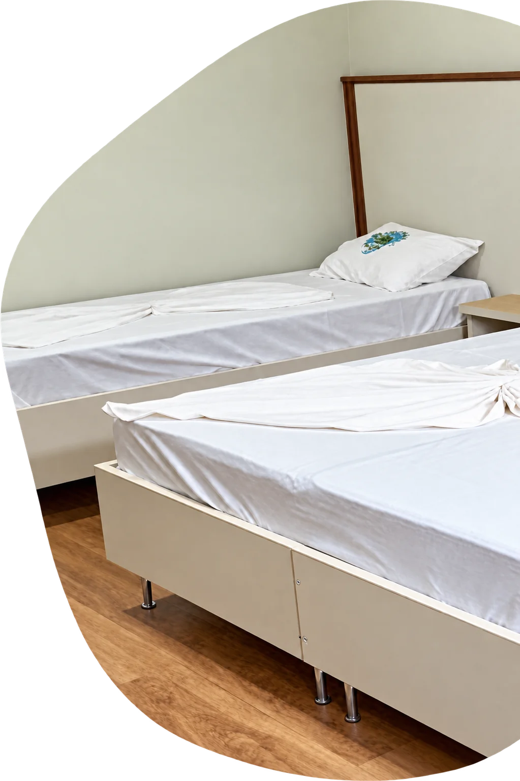 Quarto do Ody Park Resort Hotel com camas preparadas